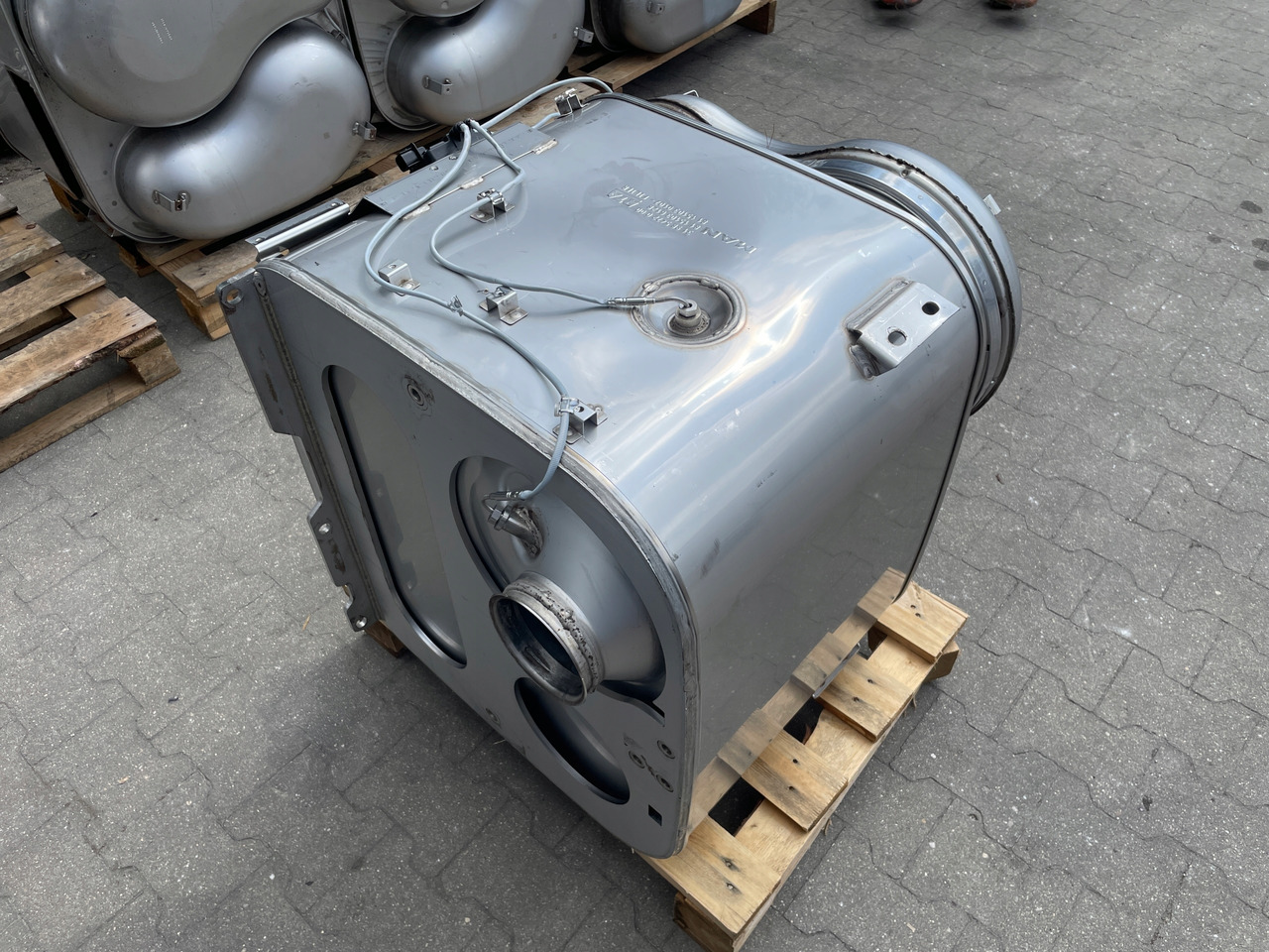 KATALIZATOR MAN TGX TGS EURO 6 DPF TŁUMIK WYDECH 81151036128 - Convertidor catalítico para Camión: foto 4 KATALIZATOR MAN TGX TGS EURO 6 DPF TŁUMIK WYDECH 81151036128 - Convertidor catalítico para Camión: foto 4