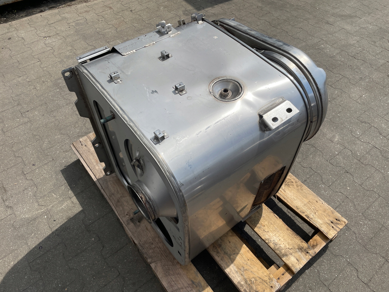 KATALIZATOR MAN TGX TGS EURO 6 DPF TŁUMIK WYDECH 81151036182 - Convertidor catalítico para Camión: foto 4 KATALIZATOR MAN TGX TGS EURO 6 DPF TŁUMIK WYDECH 81151036182 - Convertidor catalítico para Camión: foto 4