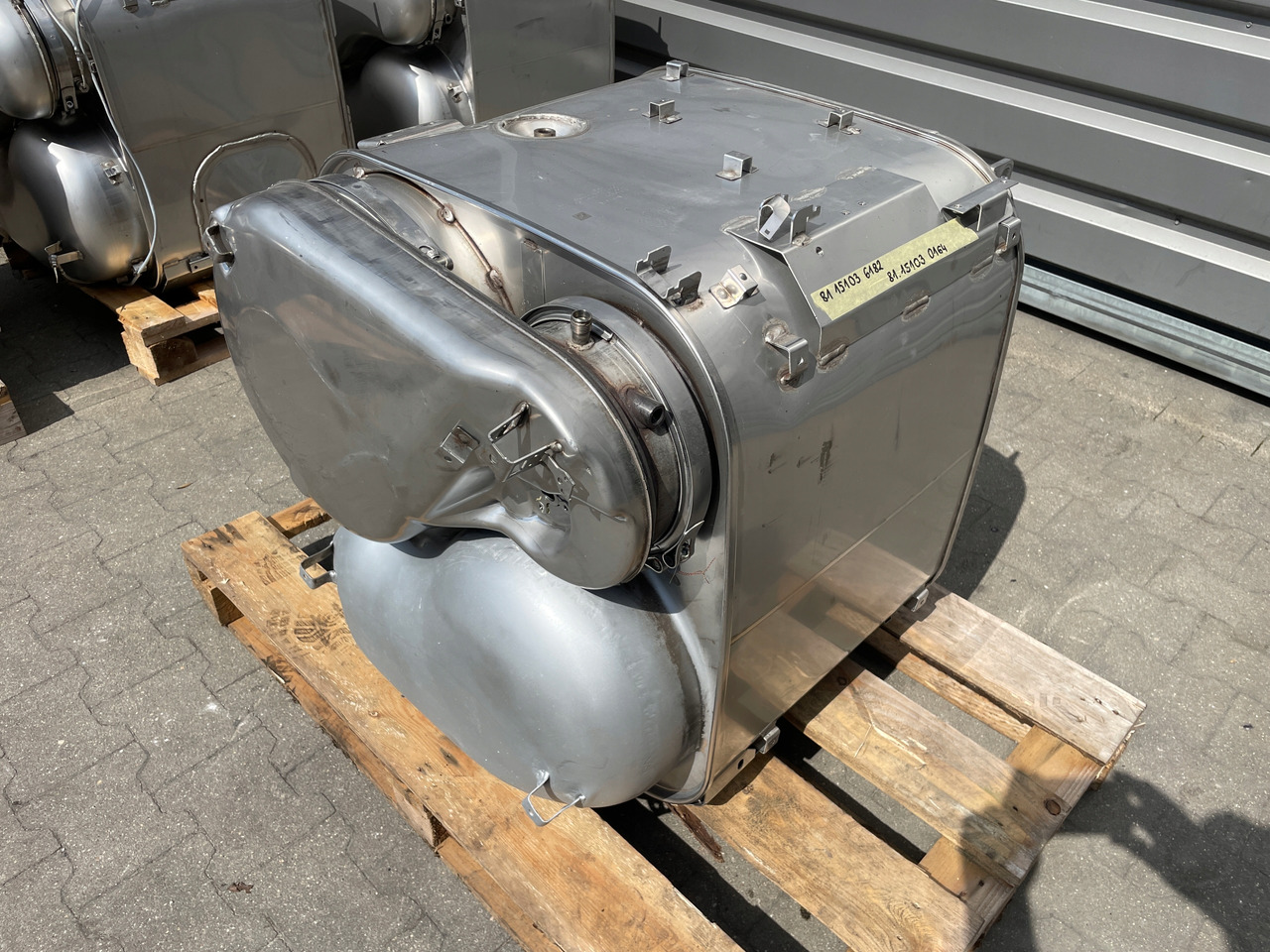 KATALIZATOR MAN TGX TGS EURO 6 DPF TŁUMIK WYDECH 81151036182 - Convertidor catalítico para Camión: foto 2 KATALIZATOR MAN TGX TGS EURO 6 DPF TŁUMIK WYDECH 81151036182 - Convertidor catalítico para Camión: foto 2