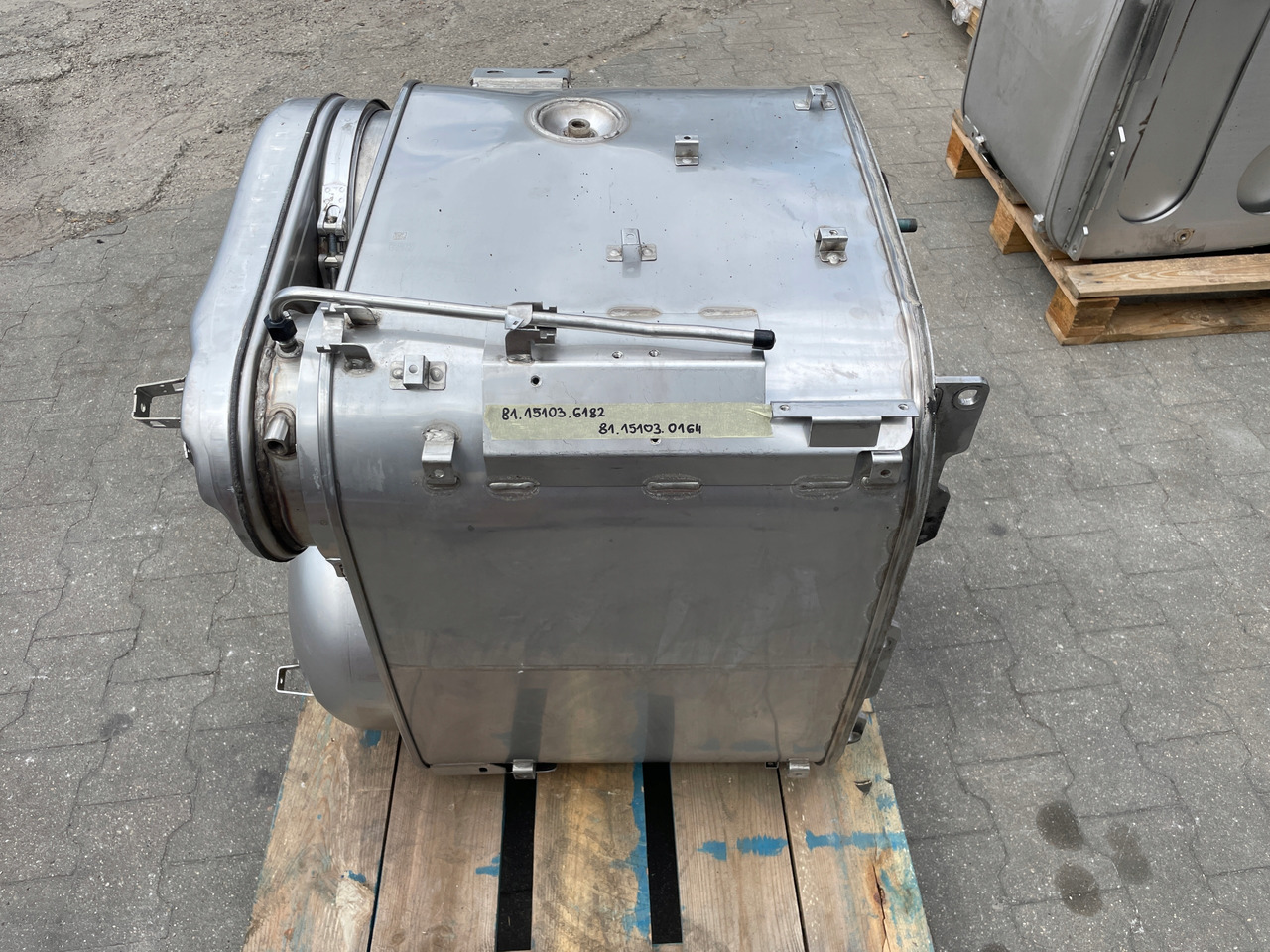 KATALIZATOR MAN TGX TGS EURO 6 DPF TŁUMIK WYDECH 81151036182 - Convertidor catalítico para Camión: foto 1 KATALIZATOR MAN TGX TGS EURO 6 DPF TŁUMIK WYDECH 81151036182 - Convertidor catalítico para Camión: foto 1