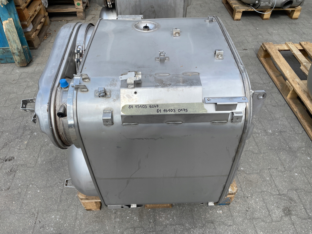 KATALIZATOR MAN TGX TGS EURO 6 DPF TŁUMIK WYDECH 81151036247 - Convertidor catalítico: foto 1 KATALIZATOR MAN TGX TGS EURO 6 DPF TŁUMIK WYDECH 81151036247 - Convertidor catalítico: foto 1