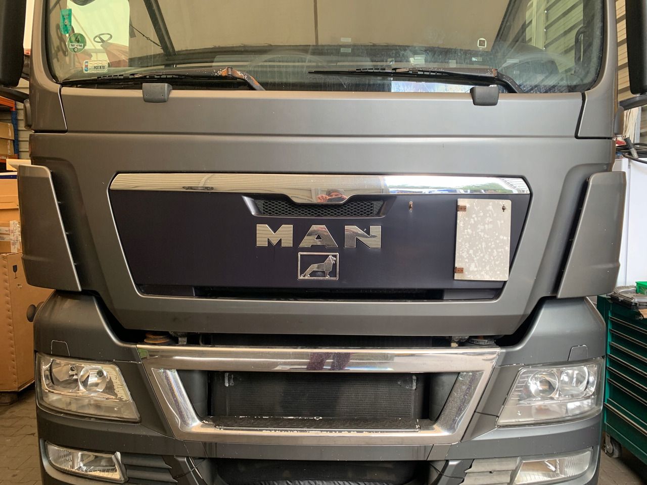 MASKA ATRAPA GRILL POLIK OWIEWKA MAN TGX - Capota para Camión: foto 1 MASKA ATRAPA GRILL POLIK OWIEWKA MAN TGX - Capota para Camión: foto 1