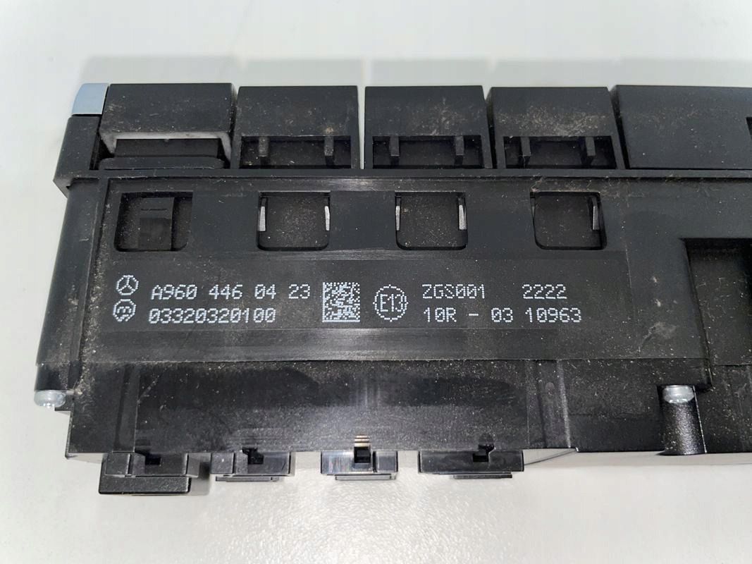 MODUŁ ŚWIATEŁ AWARYJNYCH ACTROS MP 4 A9604460423 - Salpicadero para Camión: foto 3 MODUŁ ŚWIATEŁ AWARYJNYCH ACTROS MP 4 A9604460423 - Salpicadero para Camión: foto 3