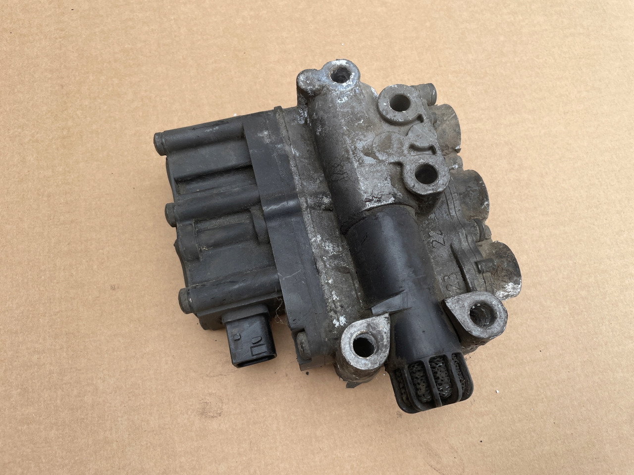 ZAWÓR PODUSZEK MERCEDES ACTROS MP 4 MP4 A0013270725 - Válvula de freno para Camión: foto 2 ZAWÓR PODUSZEK MERCEDES ACTROS MP 4 MP4 A0013270725 - Válvula de freno para Camión: foto 2