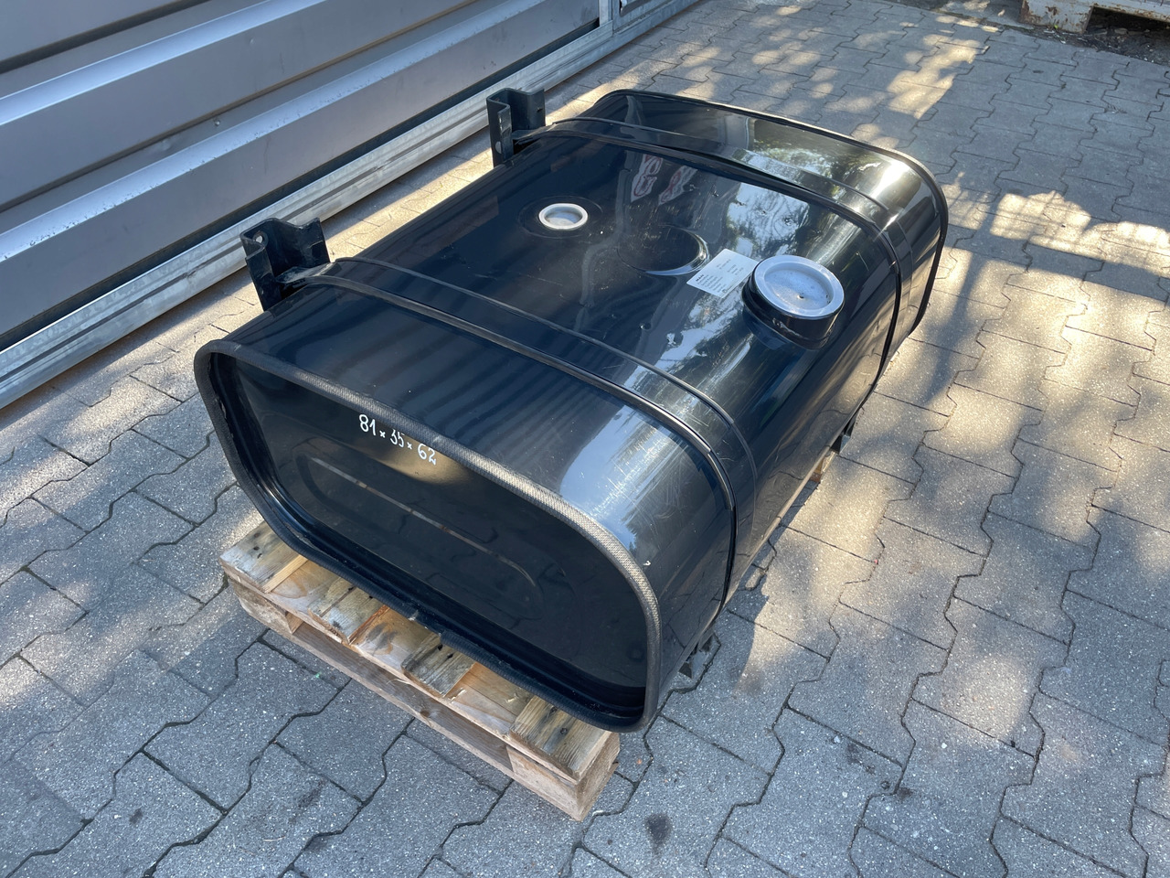 ZBIORNIK PALIWA MAN 150 L , L2000 TGL TGM 81122015818 - NOWY - - Depósito de combustible para Camión: foto 2 ZBIORNIK PALIWA MAN 150 L , L2000 TGL TGM 81122015818 - NOWY - - Depósito de combustible para Camión: foto 2