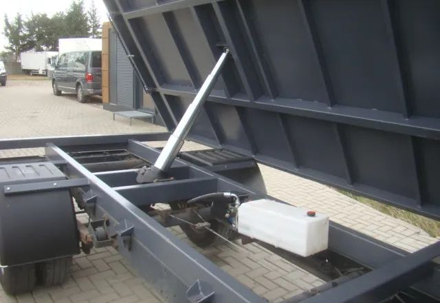 Iveco DAILY 50 C 17 3.0TDI 3-STONNA WYWROYKA - Volquete furgoneta: foto 4 Iveco DAILY 50 C 17 3.0TDI 3-STONNA WYWROYKA - Volquete furgoneta: foto 4