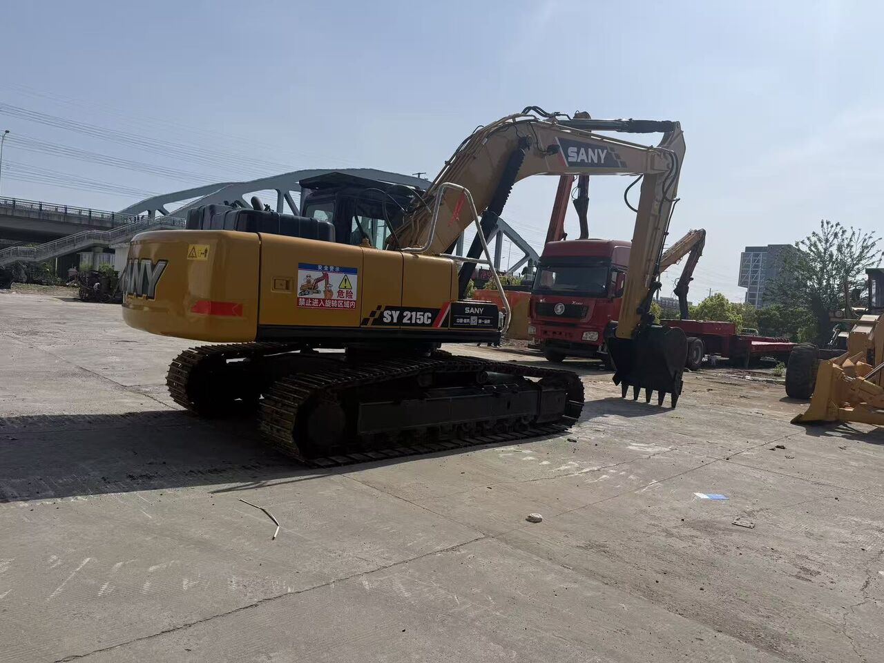 SANY SY215C - Excavadora de cadenas: foto 2 SANY SY215C - Excavadora de cadenas: foto 2
