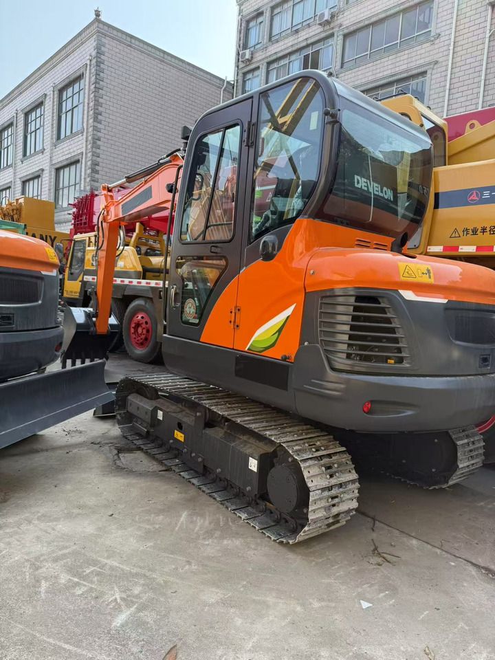 Doosan New DX60 - Miniexcavadora: foto 1 Doosan New DX60 - Miniexcavadora: foto 1
