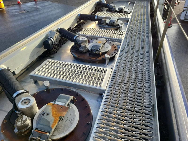 Mercedes-Benz Antos 1824 - Cisterna camión: foto 4 Mercedes-Benz Antos 1824 - Cisterna camión: foto 4