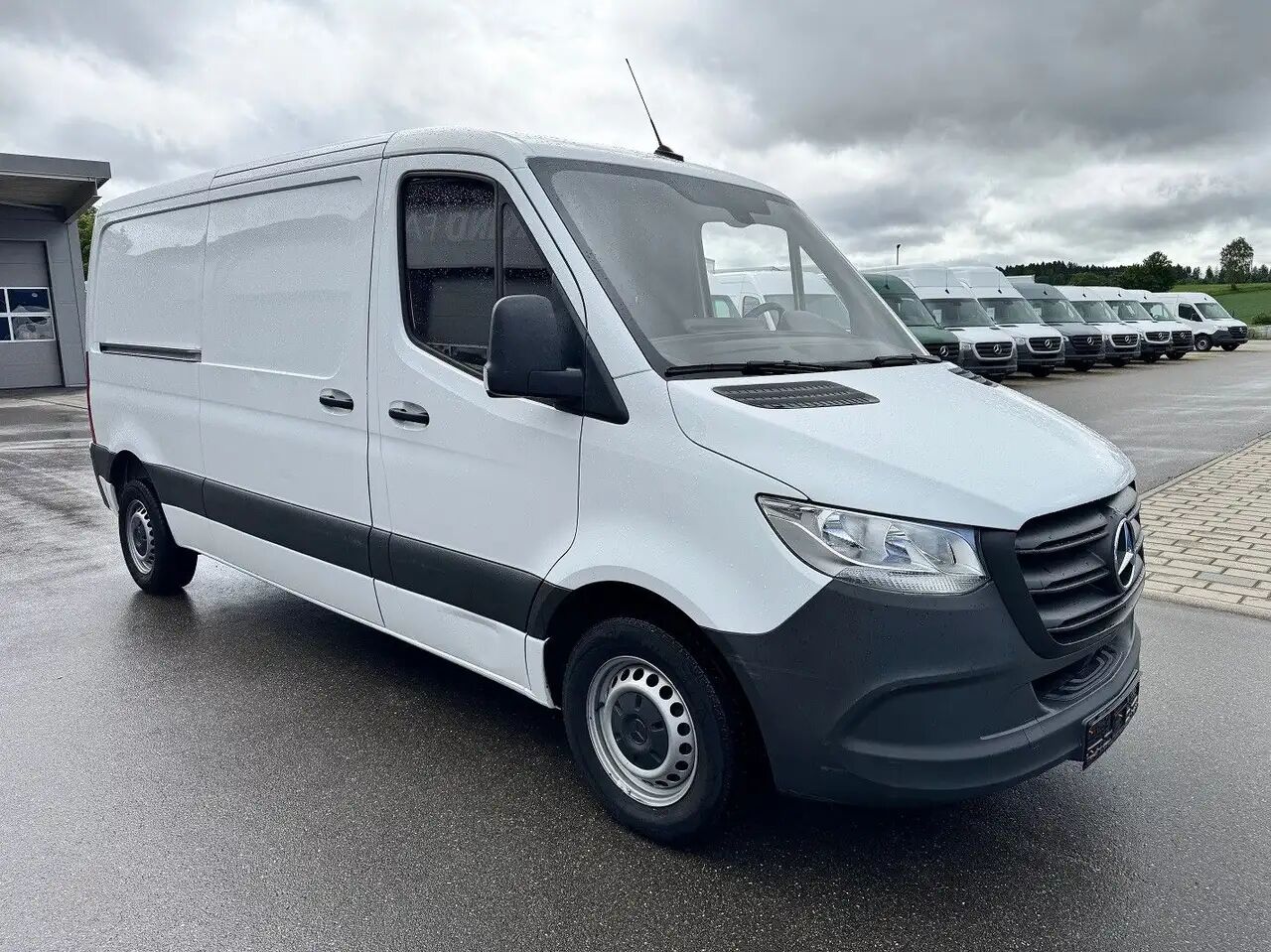 Mercedes-Benz Sprinter 215 CDI Flach Lang Klima FWD - Furgón: foto 2 Mercedes-Benz Sprinter 215 CDI Flach Lang Klima FWD - Furgón: foto 2
