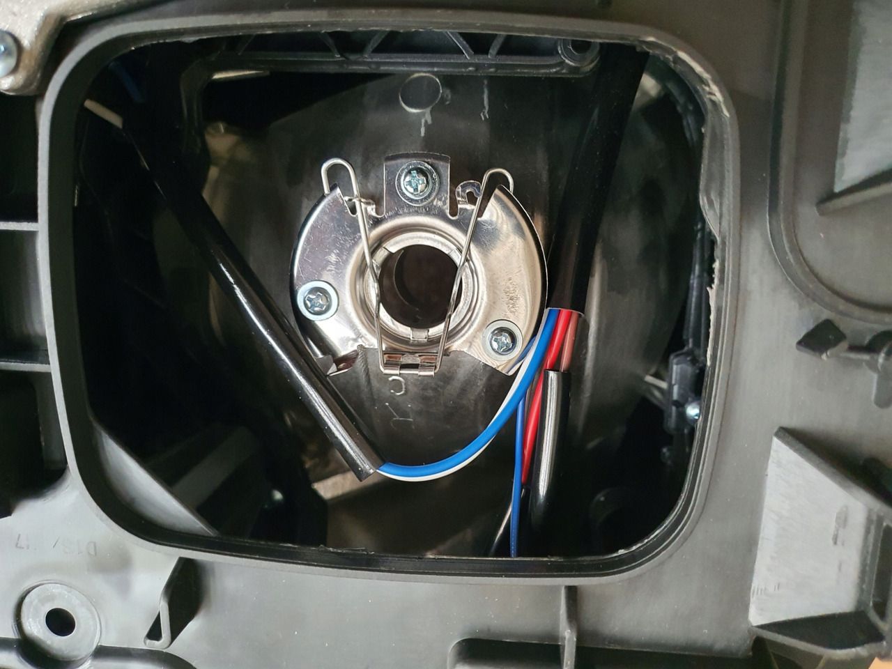 NOWY REFLEKTOR VOLVO FH4 PRAWY - Faro delantero para Camión: foto 5 NOWY REFLEKTOR VOLVO FH4 PRAWY - Faro delantero para Camión: foto 5