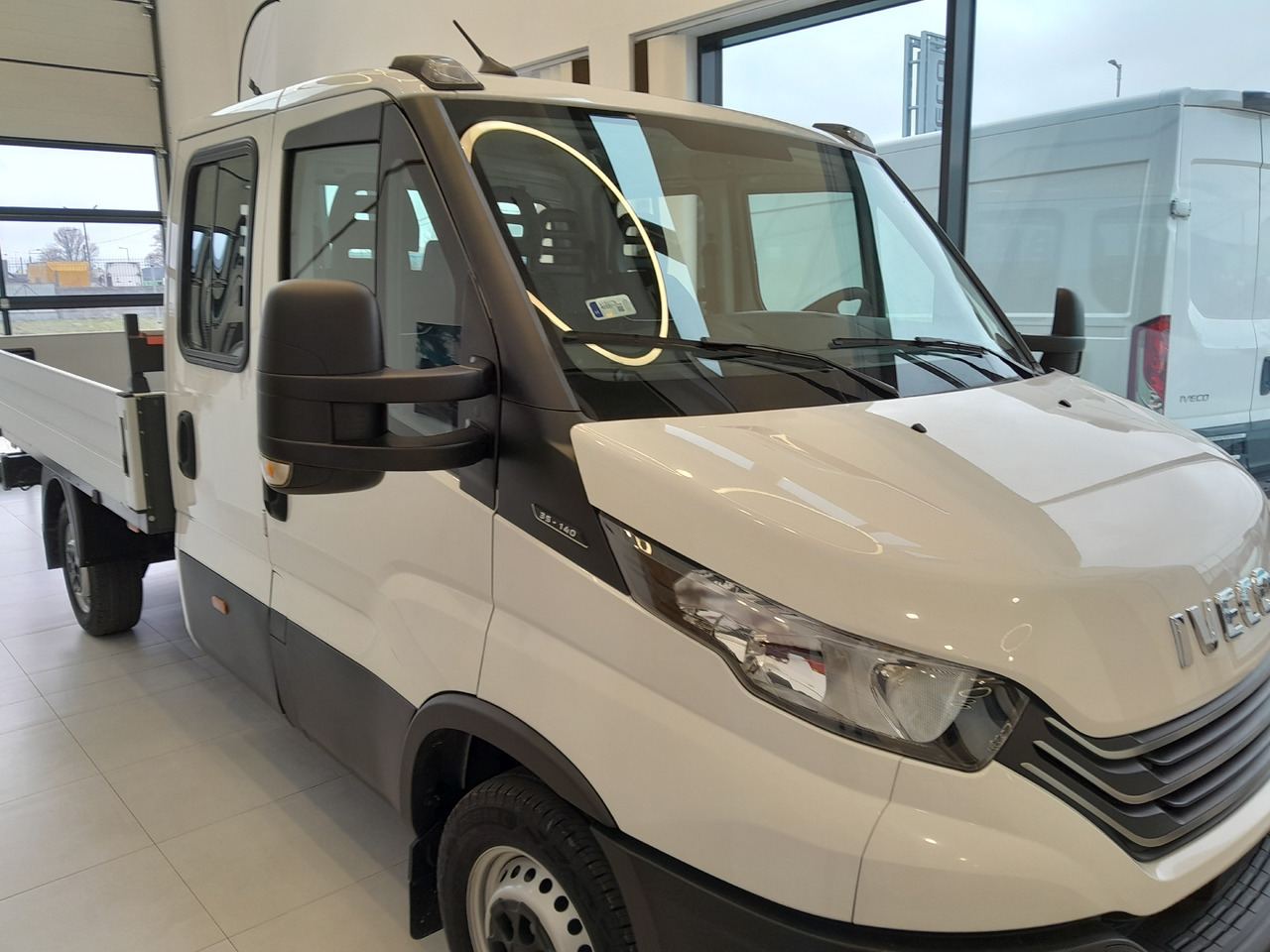 Iveco Daila 35 Daily C 18 H 3450 - Caja abierta furgoneta: foto 2 Iveco Daila 35 Daily C 18 H 3450 - Caja abierta furgoneta: foto 2