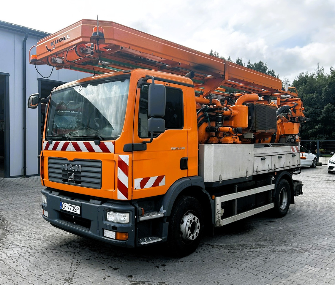 MAN TGM 15.240 - Limpieza de alcantarillado: foto 2 MAN TGM 15.240 - Limpieza de alcantarillado: foto 2