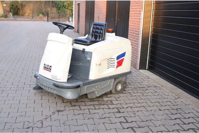 Dulevo 100SE zit veegmachine elektrische accubj 2026 - Barredora industrial: foto 2 Dulevo 100SE zit veegmachine elektrische accubj 2026 - Barredora industrial: foto 2