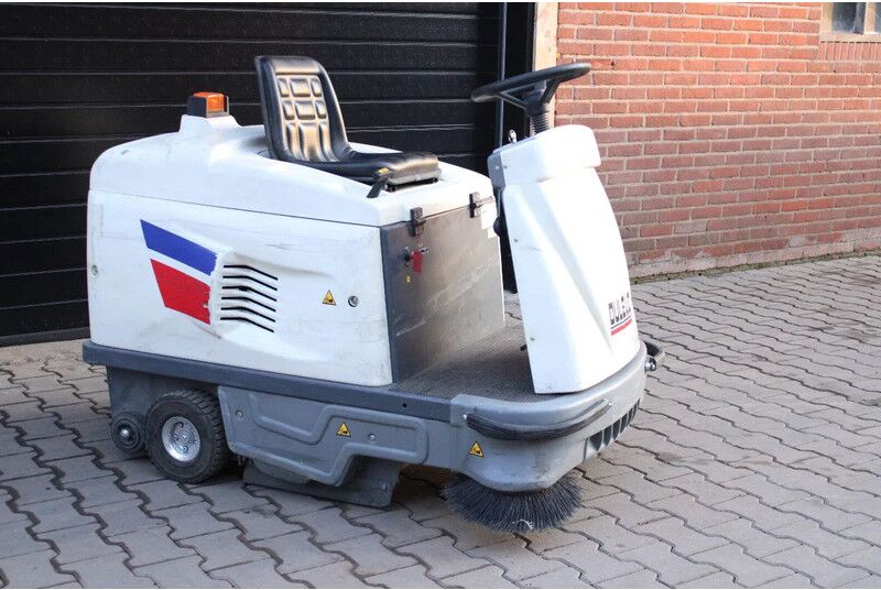Dulevo 100SE zit veegmachine elektrische accubj 2026 - Barredora industrial: foto 1 Dulevo 100SE zit veegmachine elektrische accubj 2026 - Barredora industrial: foto 1
