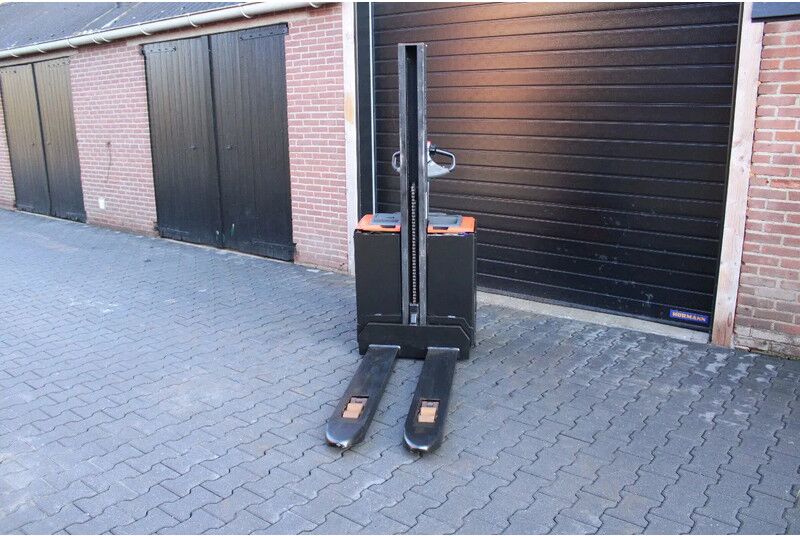 Toyota SWE080L stapelaar elektrische met pompwagen functie - Apilador: foto 4 Toyota SWE080L stapelaar elektrische met pompwagen functie - Apilador: foto 4