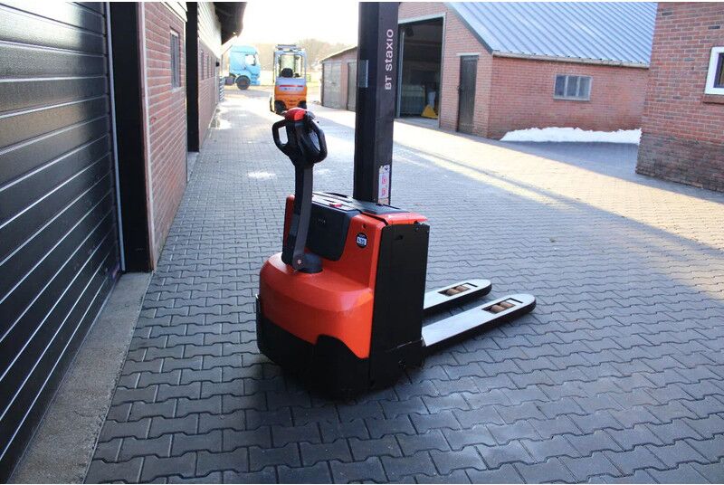 Toyota SWE080L stapelaar elektrische met pompwagen functie - Apilador: foto 5 Toyota SWE080L stapelaar elektrische met pompwagen functie - Apilador: foto 5