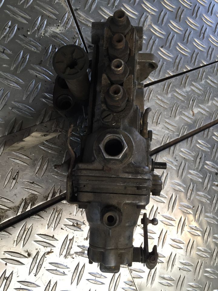 Gebrauchte Einspritzpumpe DB OM 616, Bosch - Nr. : 0 400 114 079 - Bomba de combustible para Camión: foto 5 Gebrauchte Einspritzpumpe DB OM 616, Bosch - Nr. : 0 400 114 079 - Bomba de combustible para Camión: foto 5