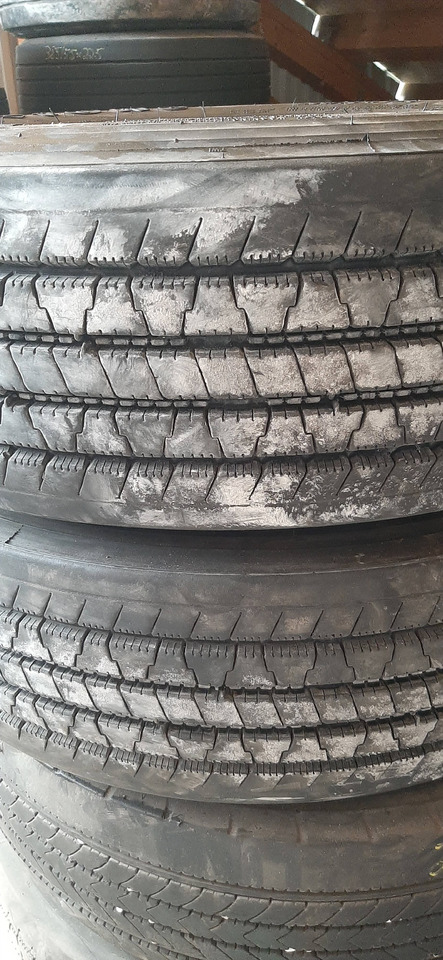 Gebrauchte FireStone FS 400 Reifen ohne Felgen, 235 / 75 R17,5 Artikel - Nr. : 81.99999 - 9999 - Neumático para Camión: foto 2 Gebrauchte FireStone FS 400 Reifen ohne Felgen, 235 / 75 R17,5 Artikel - Nr. : 81.99999 - 9999 - Neumático para Camión: foto 2