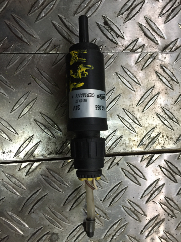 Gebrauchter Scheibenwaschmotor MAN TGM 15.280, Artikel - Nr.: 81.26485-6033 - Parabrisas para Camión: foto 3 Gebrauchter Scheibenwaschmotor MAN TGM 15.280, Artikel - Nr.: 81.26485-6033 - Parabrisas para Camión: foto 3