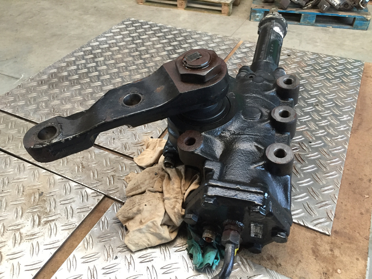 Gebrauchtes Lenkgetriebe, mechanisch, MAN TGA 26.440 XXL, Artikel - Nr. : 81.46200 - 6427 - Caja de dirección para Camión: foto 1 Gebrauchtes Lenkgetriebe, mechanisch, MAN TGA 26.440 XXL, Artikel - Nr. : 81.46200 - 6427 - Caja de dirección para Camión: foto 1