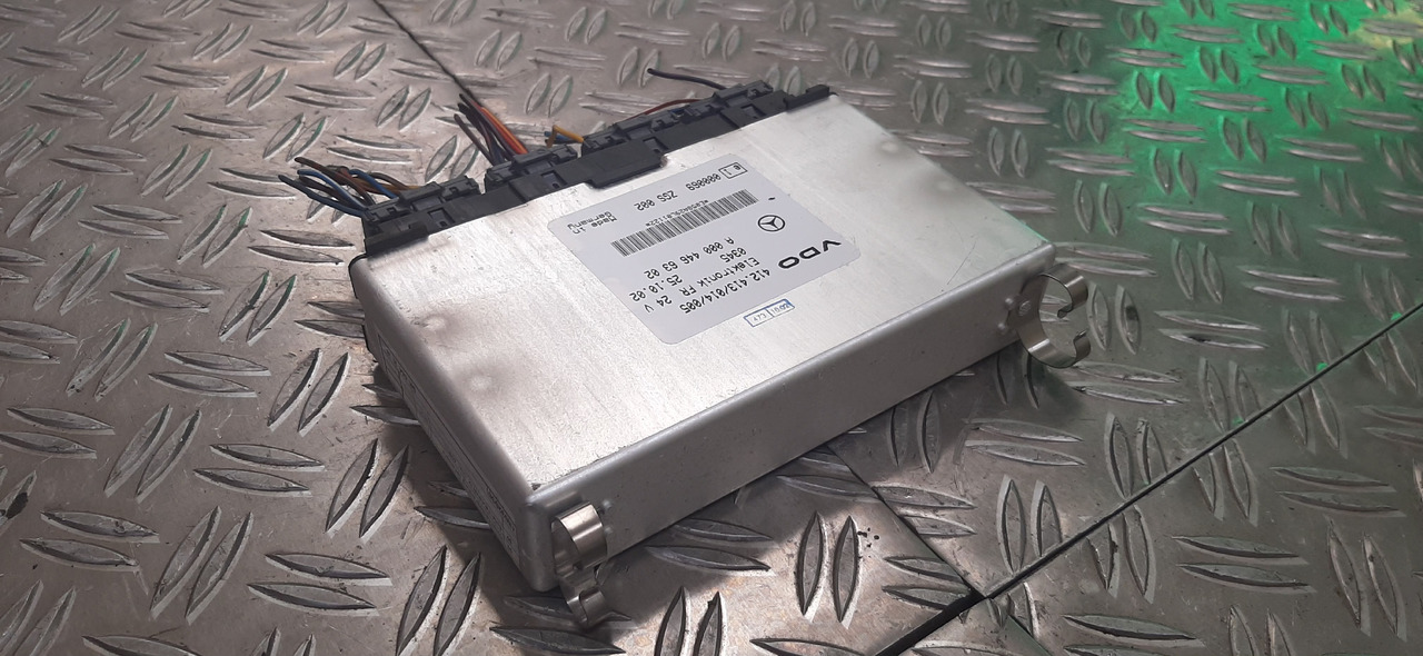 Gebrauchtes MAN Steuergerät, VDO 412.413 / 014 / 005, Artikel - Nr. : A 000 446 63 02 - Unidad de control para Camión: foto 3 Gebrauchtes MAN Steuergerät, VDO 412.413 / 014 / 005, Artikel - Nr. : A 000 446 63 02 - Unidad de control para Camión: foto 3