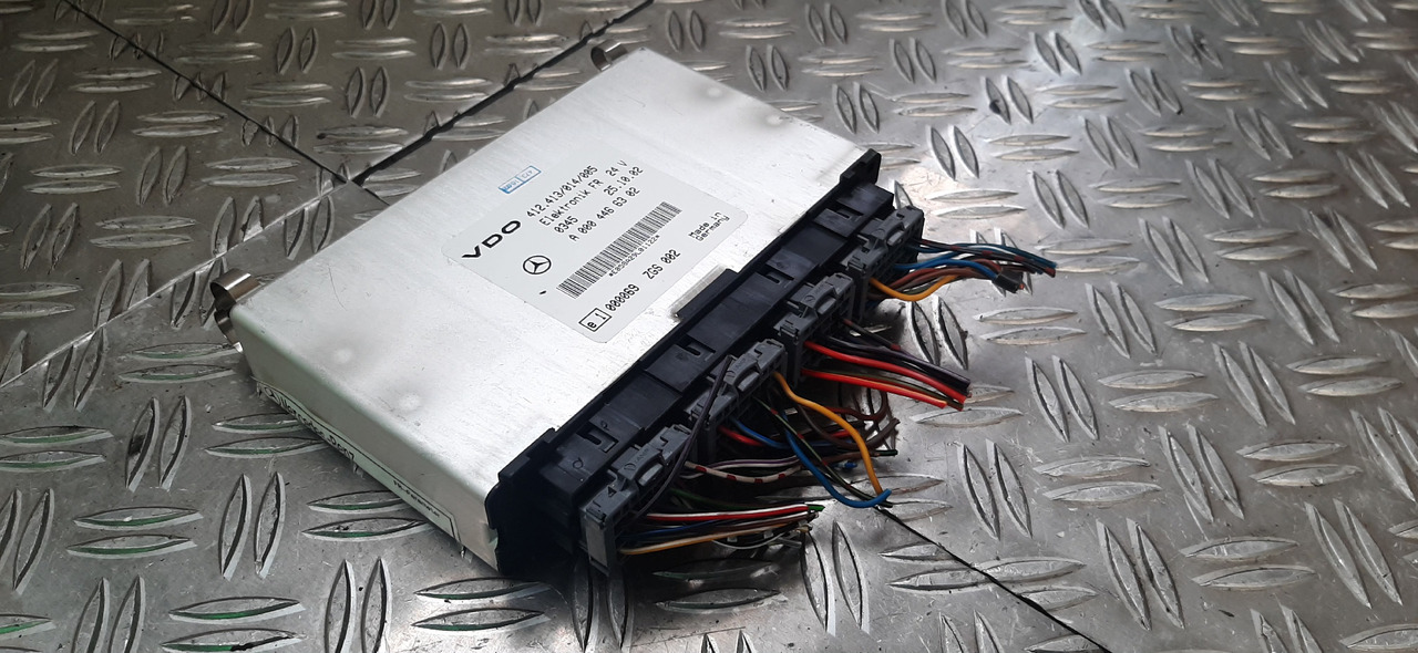 Gebrauchtes MAN Steuergerät, VDO 412.413 / 014 / 005, Artikel - Nr. : A 000 446 63 02 - Unidad de control para Camión: foto 4 Gebrauchtes MAN Steuergerät, VDO 412.413 / 014 / 005, Artikel - Nr. : A 000 446 63 02 - Unidad de control para Camión: foto 4