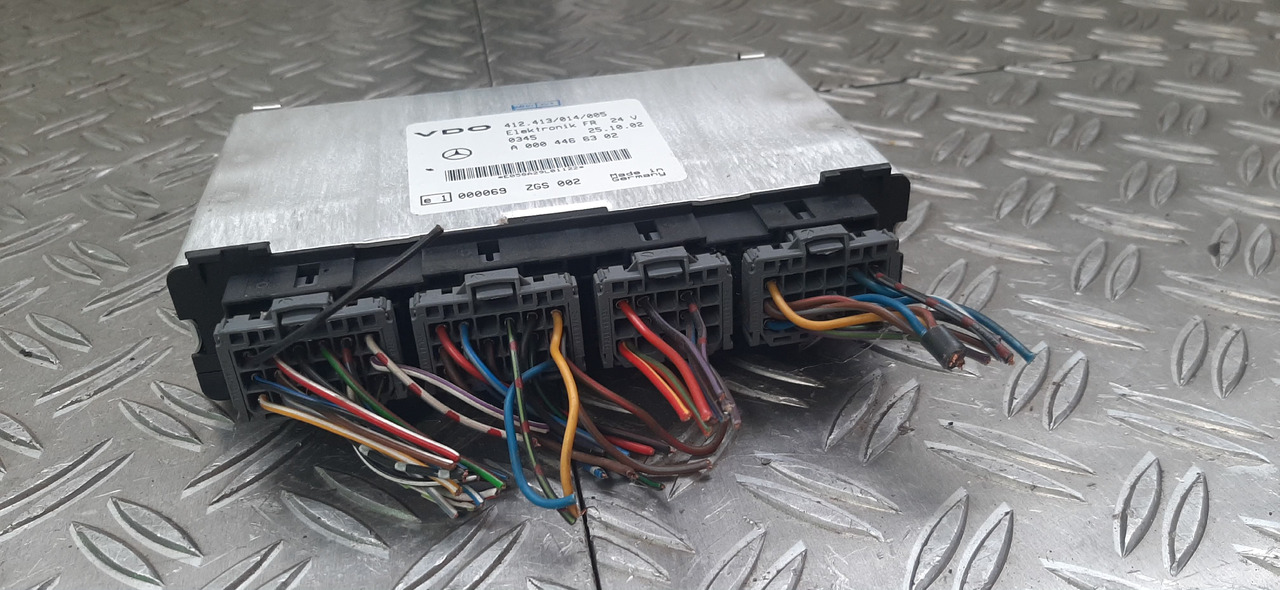 Gebrauchtes MAN Steuergerät, VDO 412.413 / 014 / 005, Artikel - Nr. : A 000 446 63 02 - Unidad de control para Camión: foto 5 Gebrauchtes MAN Steuergerät, VDO 412.413 / 014 / 005, Artikel - Nr. : A 000 446 63 02 - Unidad de control para Camión: foto 5