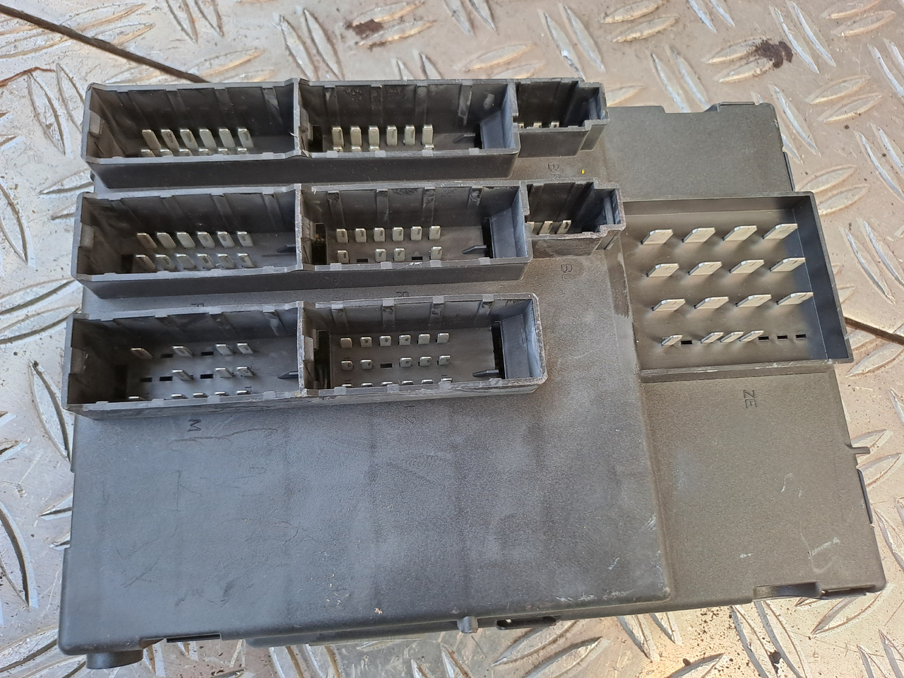 Gebrauchtes MAN TGX 26.440 Steuergerät zentraler Bordrechner, Artikel - Nr.: 81.25806 - 7096 - Unidad de control para Camión: foto 3 Gebrauchtes MAN TGX 26.440 Steuergerät zentraler Bordrechner, Artikel - Nr.: 81.25806 - 7096 - Unidad de control para Camión: foto 3