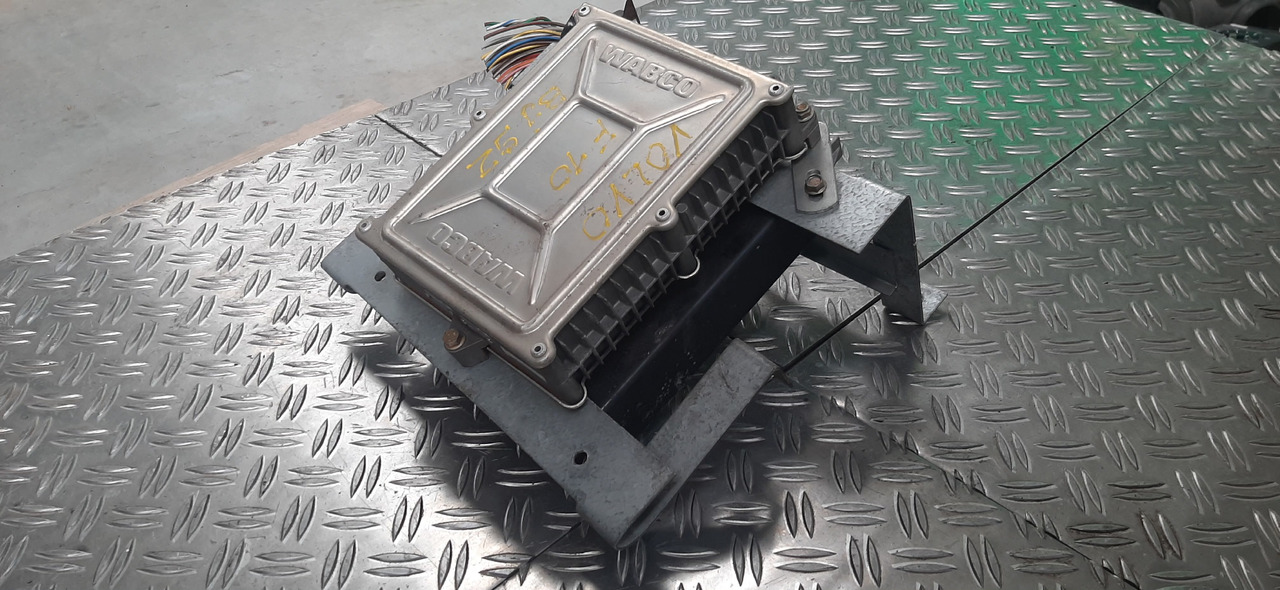 Gebrauchtes VOLVO F 10 Buajahr 1992, Motorsteuergerät von WABCO , Artikel - Nr. : 0 281 001 144 - Unidad de control para Camión: foto 3 Gebrauchtes VOLVO F 10 Buajahr 1992, Motorsteuergerät von WABCO , Artikel - Nr. : 0 281 001 144 - Unidad de control para Camión: foto 3