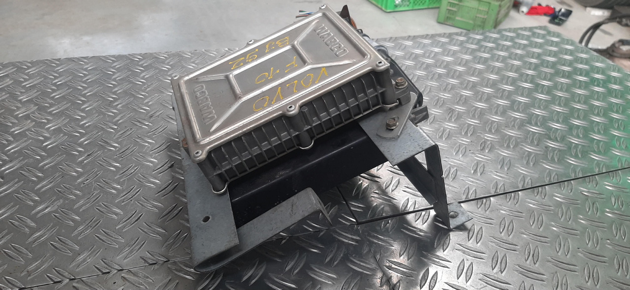 Gebrauchtes VOLVO F 10 Buajahr 1992, Motorsteuergerät von WABCO , Artikel - Nr. : 0 281 001 144 - Unidad de control para Camión: foto 4 Gebrauchtes VOLVO F 10 Buajahr 1992, Motorsteuergerät von WABCO , Artikel - Nr. : 0 281 001 144 - Unidad de control para Camión: foto 4