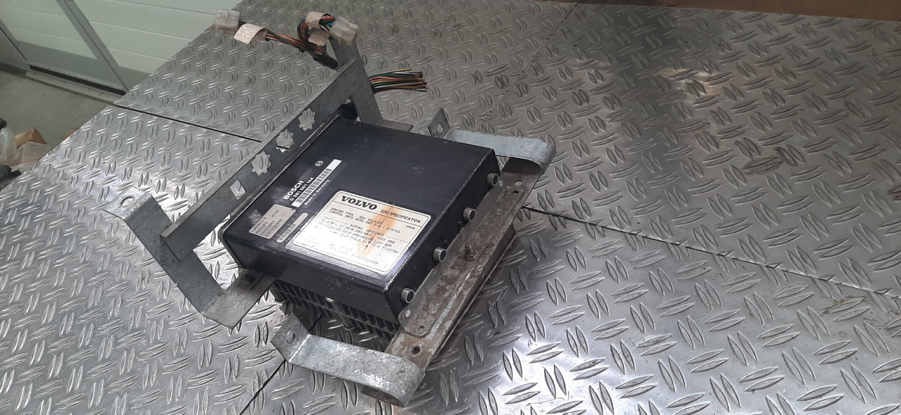 Gebrauchtes VOLVO Motorsteuergerät von Bosch , Artikel - Nr. : 0 281 001 144 - Unidad de control para Camión: foto 4 Gebrauchtes VOLVO Motorsteuergerät von Bosch , Artikel - Nr. : 0 281 001 144 - Unidad de control para Camión: foto 4