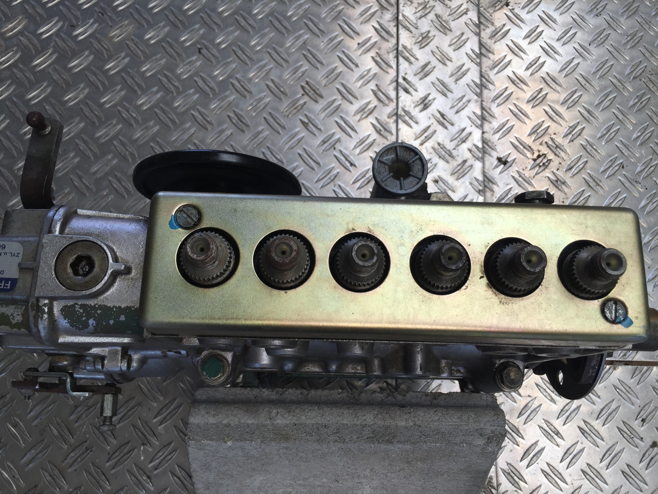 Neuwertige Einspritzpumpe D 70 B Radlader VOLVO, Artikel - Nr. : 0 401 876 187 - Bomba de combustible para Camión: foto 2 Neuwertige Einspritzpumpe D 70 B Radlader VOLVO, Artikel - Nr. : 0 401 876 187 - Bomba de combustible para Camión: foto 2