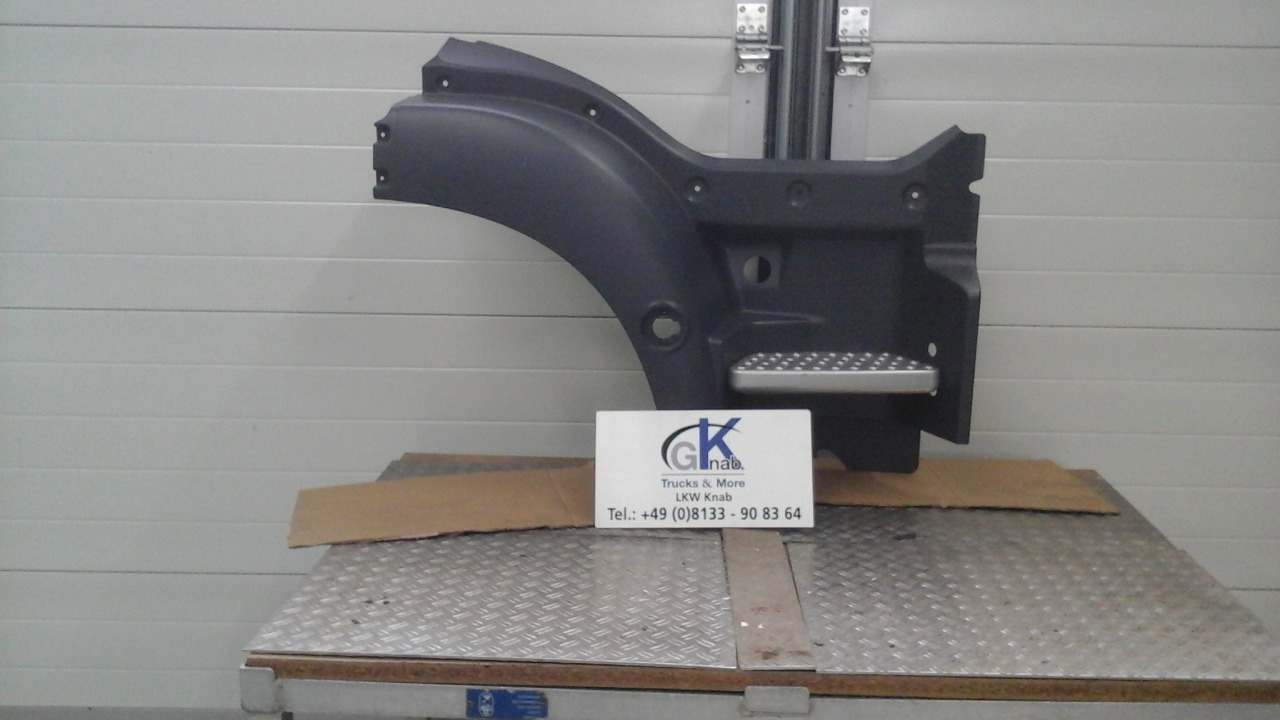 Neuwertiger MAN TGM / TG3 Einstiegkotflügel kurz, komplett, rechts Artikel - Nr.: 81.61520 - 0210 - Guardabarros para Camión: foto 2 Neuwertiger MAN TGM / TG3 Einstiegkotflügel kurz, komplett, rechts Artikel - Nr.: 81.61520 - 0210 - Guardabarros para Camión: foto 2