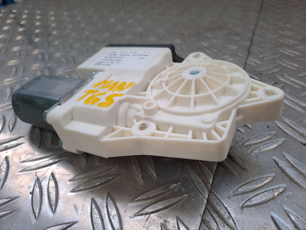 Neuwertiger MAN TGS Elektromotor Fensterheber links, Artikel - Nr. : 81.25970 - 6107 - Motor de elevación de ventanas para Camión: foto 5 Neuwertiger MAN TGS Elektromotor Fensterheber links, Artikel - Nr. : 81.25970 - 6107 - Motor de elevación de ventanas para Camión: foto 5