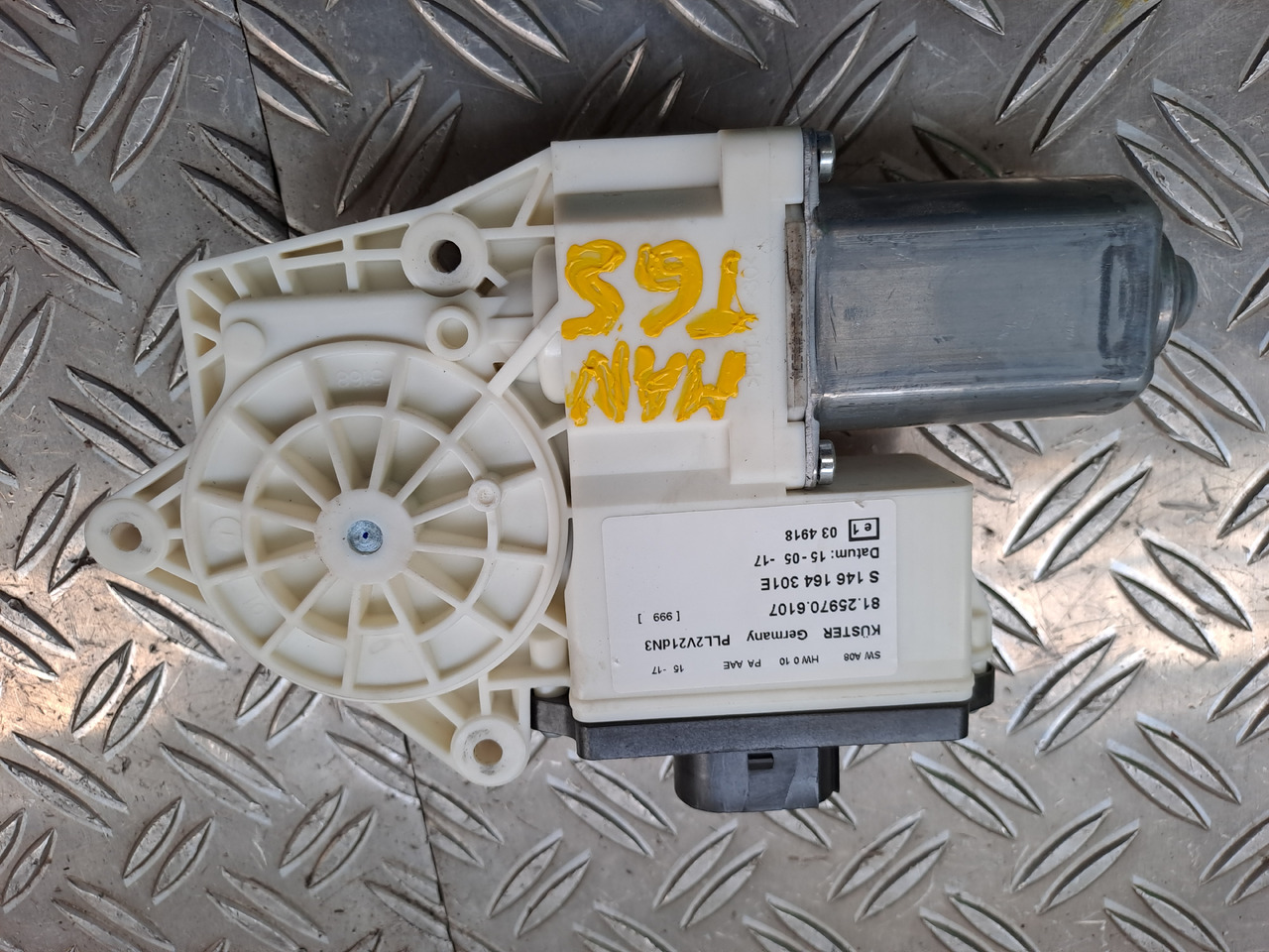 Neuwertiger MAN TGS Elektromotor Fensterheber links, Artikel - Nr. : 81.25970 - 6107 - Motor de elevación de ventanas para Camión: foto 1 Neuwertiger MAN TGS Elektromotor Fensterheber links, Artikel - Nr. : 81.25970 - 6107 - Motor de elevación de ventanas para Camión: foto 1