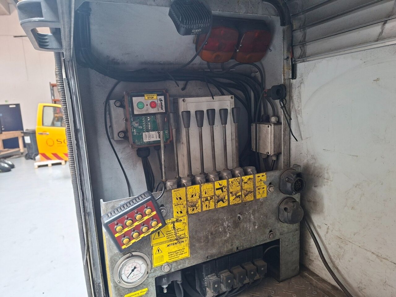 IVECO Daily 70C18 - Grua de remolque autos: foto 3 IVECO Daily 70C18 - Grua de remolque autos: foto 3