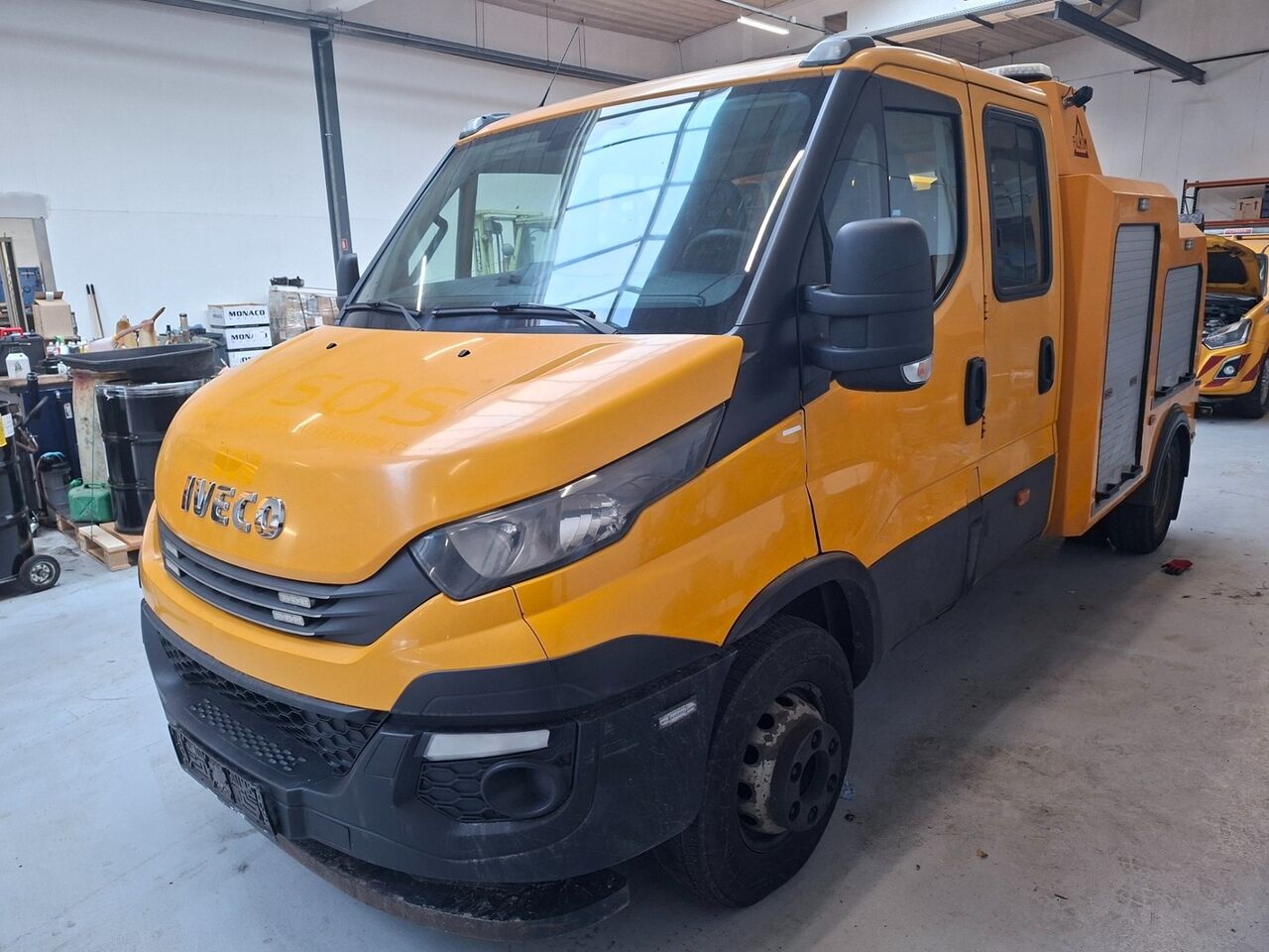 IVECO Daily 70C18 - Grua de remolque autos: foto 1 IVECO Daily 70C18 - Grua de remolque autos: foto 1