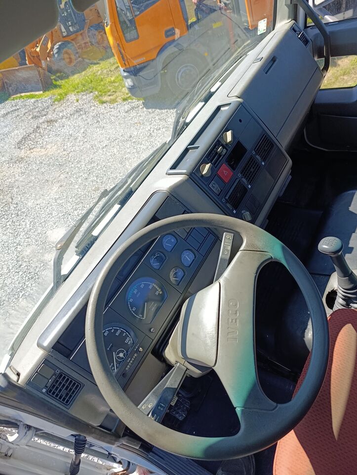 IVECO EUROCARGO 95E210 - Camión caja cerrada: foto 3 IVECO EUROCARGO 95E210 - Camión caja cerrada: foto 3