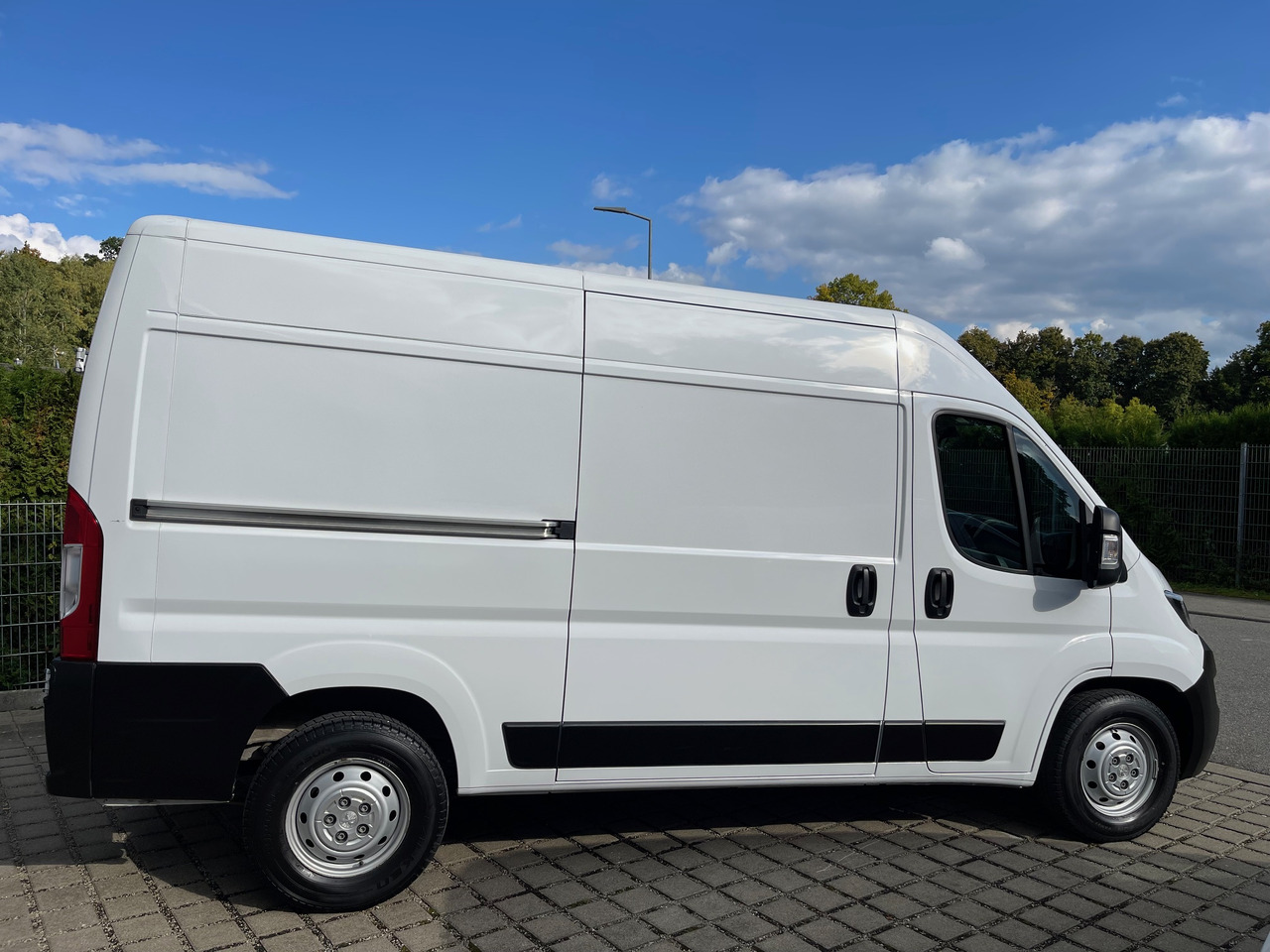 Peugeot Boxer Kasten L2H2 AppleCarplay/Klima/Kamera - Furgón: foto 4 Peugeot Boxer Kasten L2H2 AppleCarplay/Klima/Kamera - Furgón: foto 4