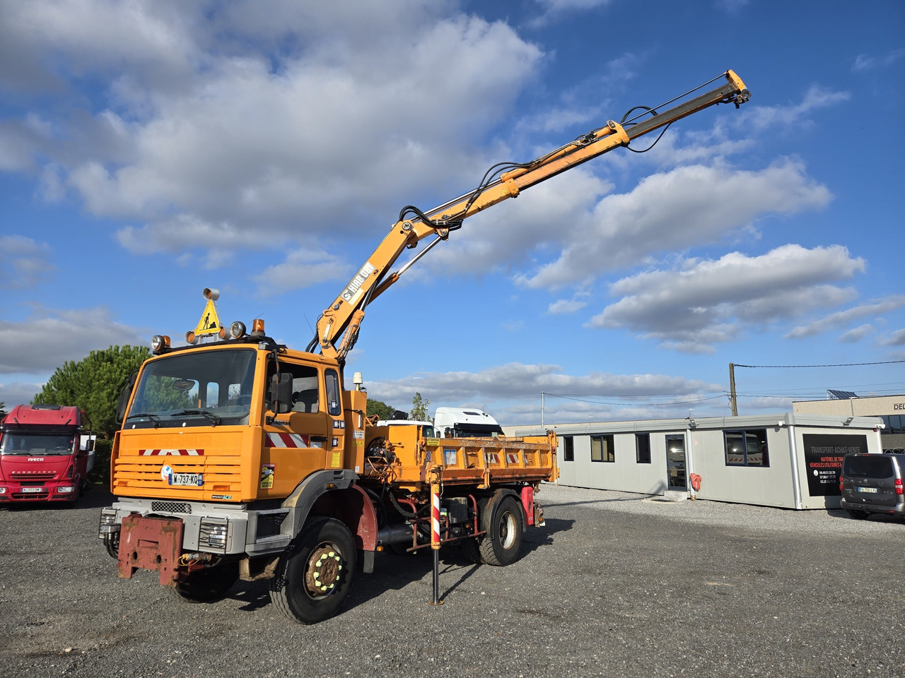 Renault G250 4x4 - Volquete camión, Camión grúa: foto 1 Renault G250 4x4 - Volquete camión, Camión grúa: foto 1