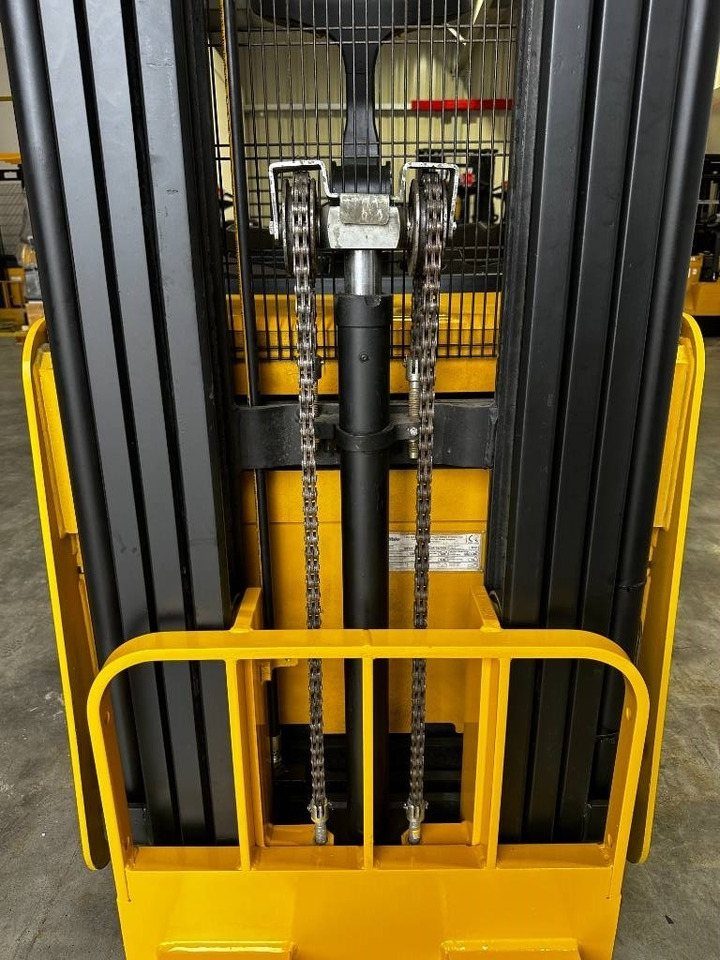 Apilador Yale MS12x: foto 6 Apilador Yale MS12x: foto 6