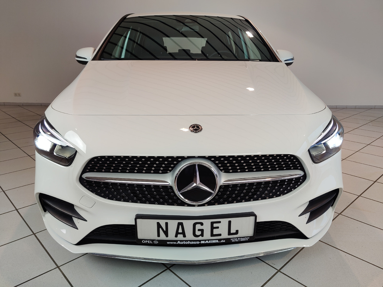 Mercedes-Benz B 200 d 8G-DCT AMG Line Kam Navi SHZ LED - Coche: foto 3 Mercedes-Benz B 200 d 8G-DCT AMG Line Kam Navi SHZ LED - Coche: foto 3