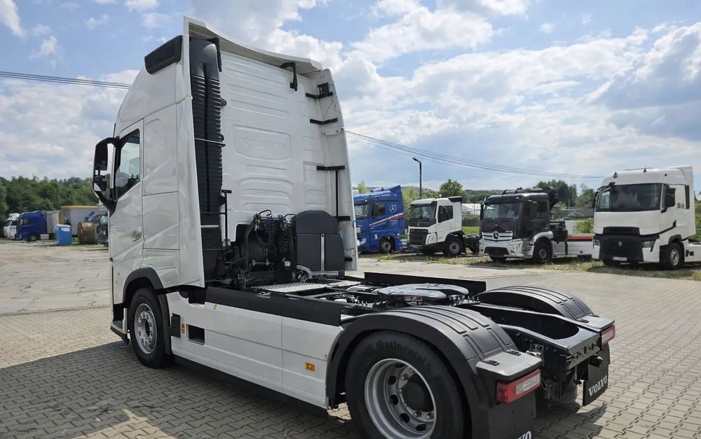 Volvo FH500/ I-SAVE / RETARDER / ACC / KLIMA POSTOJOWA / NAVIGACJA / - Cabeza tractora: foto 2 Volvo FH500/ I-SAVE / RETARDER / ACC / KLIMA POSTOJOWA / NAVIGACJA / - Cabeza tractora: foto 2
