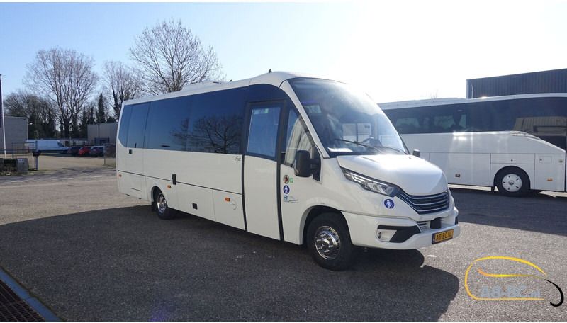 Iveco Rosero First Busworld Edition 31 Seats EURO 6 - Minibús, Furgoneta de pasajeros: foto 3 Iveco Rosero First Busworld Edition 31 Seats EURO 6 - Minibús, Furgoneta de pasajeros: foto 3