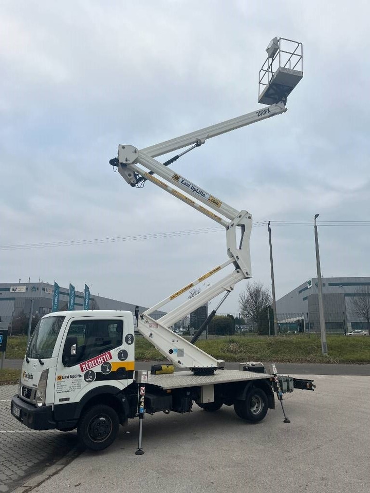 Nissan GSR B200PX - Plataforma de mástil vertical: foto 1 Nissan GSR B200PX - Plataforma de mástil vertical: foto 1