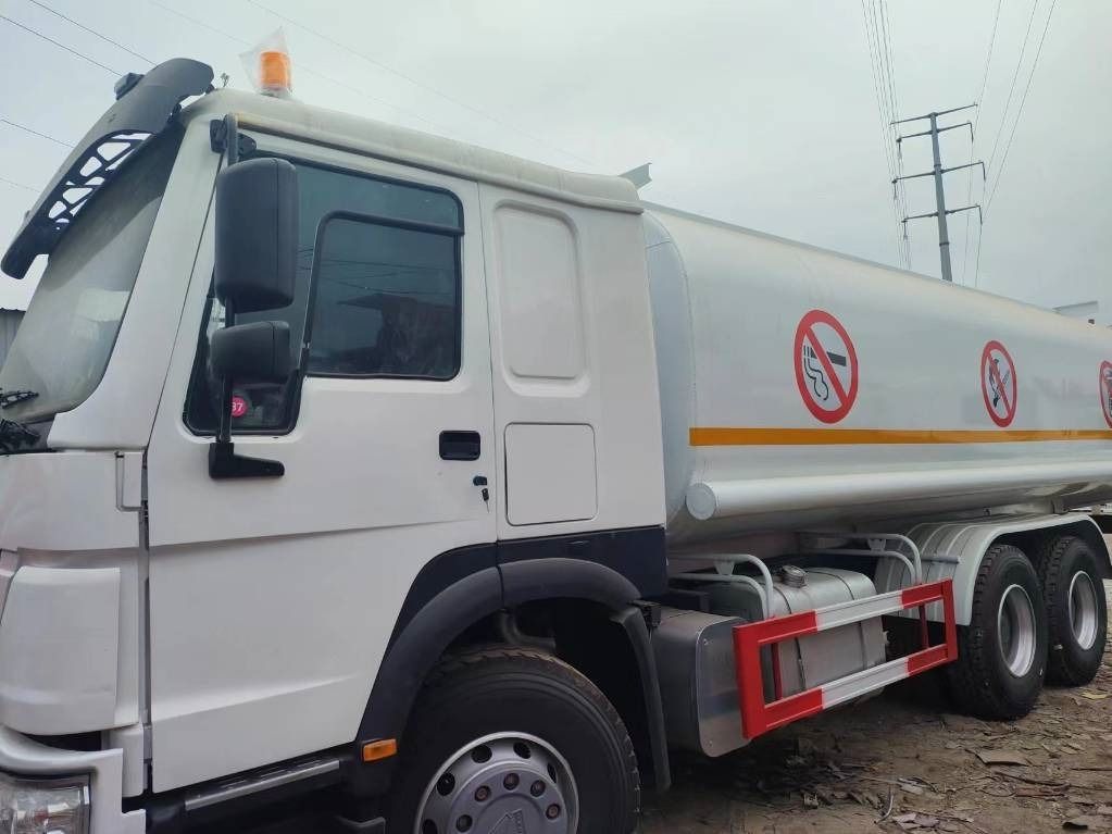 Howo 371 - Cisterna camión: foto 5 Howo 371 - Cisterna camión: foto 5