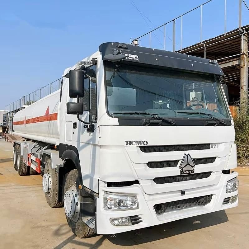 Howo 371 - Cisterna camión: foto 1 Howo 371 - Cisterna camión: foto 1