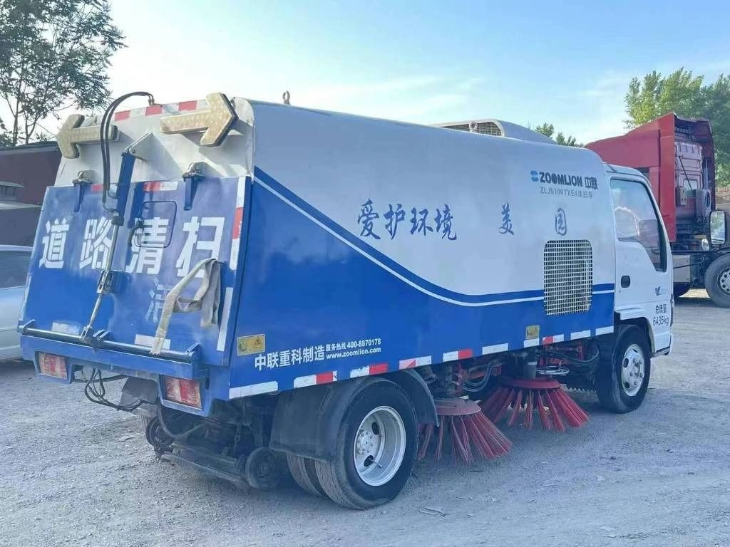 Isuzu 4K - Barredora vial: foto 3 Isuzu 4K - Barredora vial: foto 3