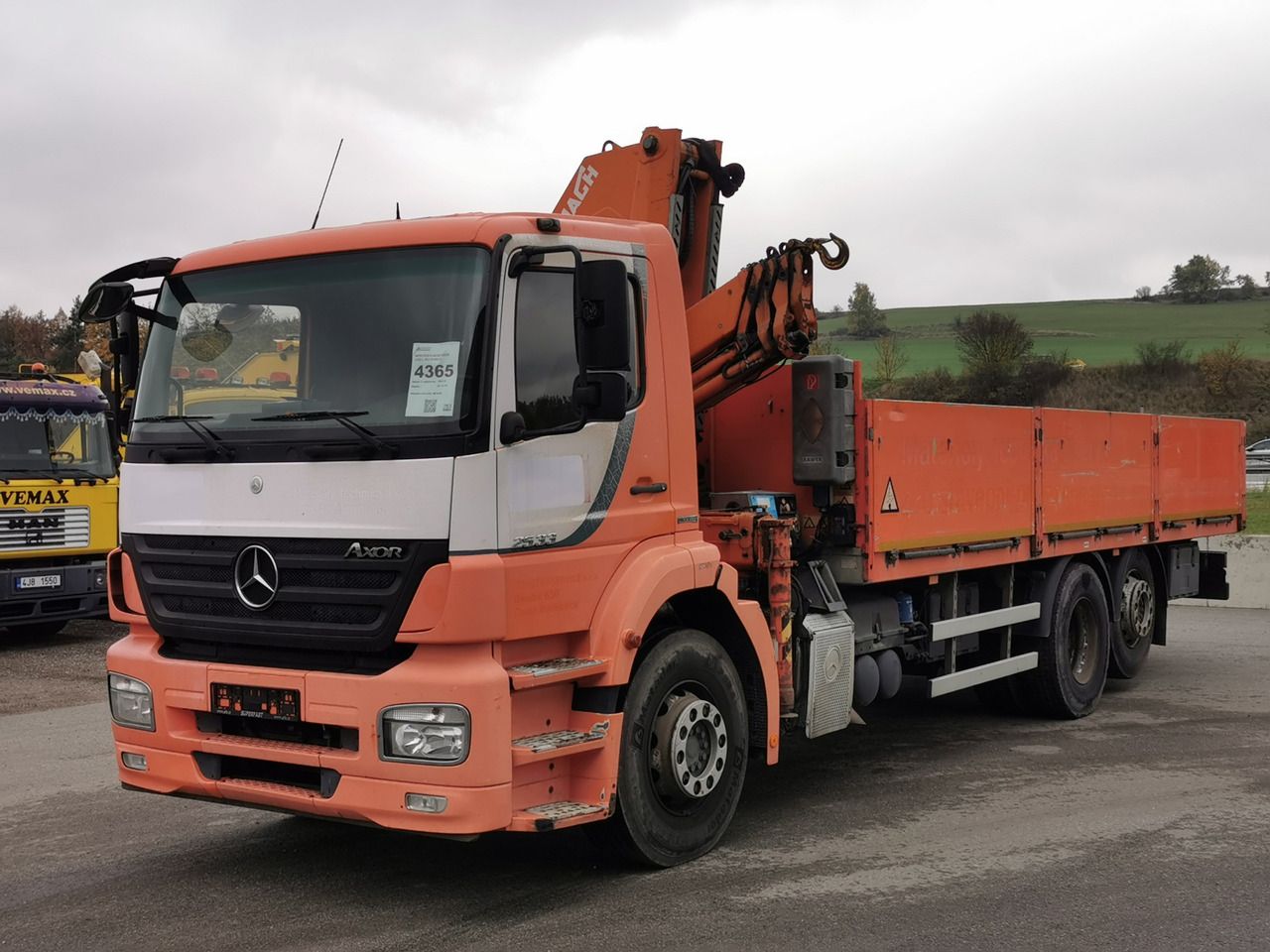 MERCEDES-BENZ AXOR 2533 L 6X2 EURO 4 with hydraulic arm - Camión caja abierta, Camión grúa: foto 1 MERCEDES-BENZ AXOR 2533 L 6X2 EURO 4 with hydraulic arm - Camión caja abierta, Camión grúa: foto 1
